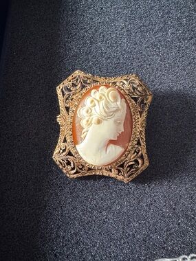 Vintage-Style Cameo Brooch in Cream and Brown with Gold Filigree